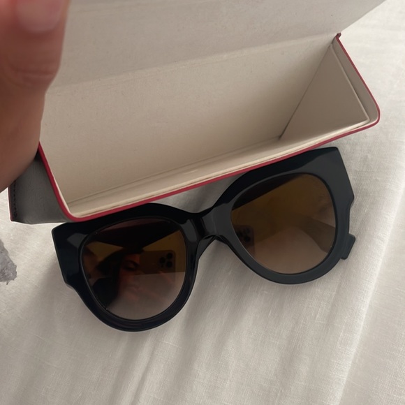 Authentic Fendi Sunglasses - Picture 5 of 5